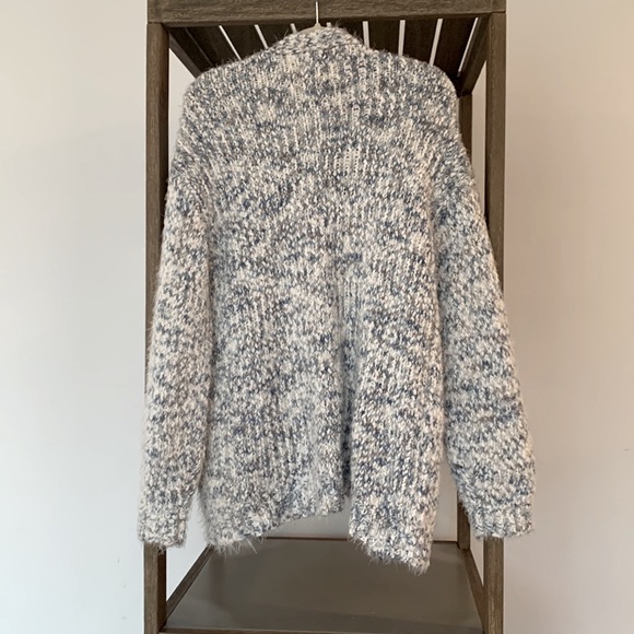 Soft, fuzzy POL Cardigan in blue and white - Picture 3 of 5